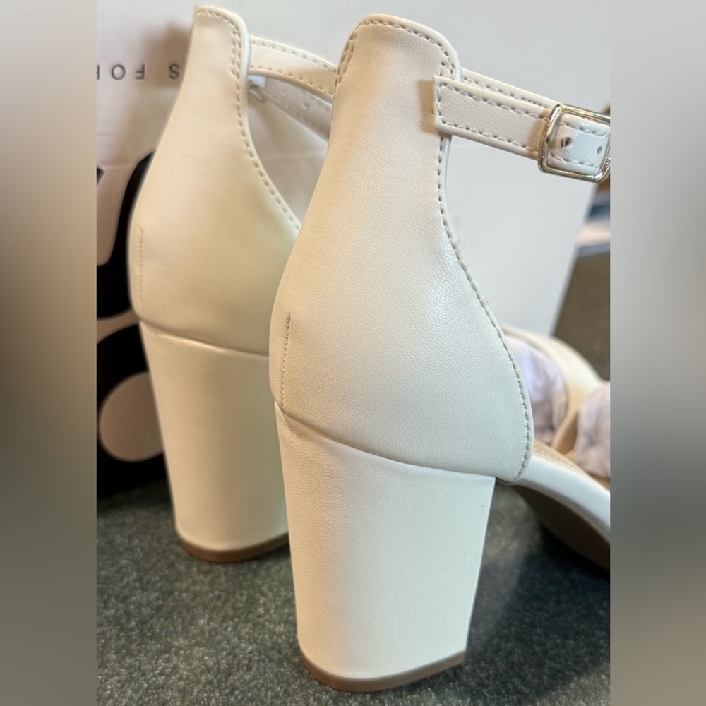 SO® Women's Heeled white Dress Sandals strap chunky block heels size 8 - Picture 6 of 6